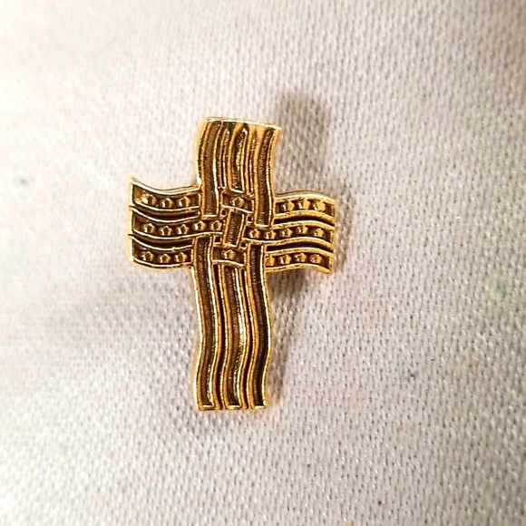 Religious Wavy CROSS lapel pin Vintage - Picture 1 of 2